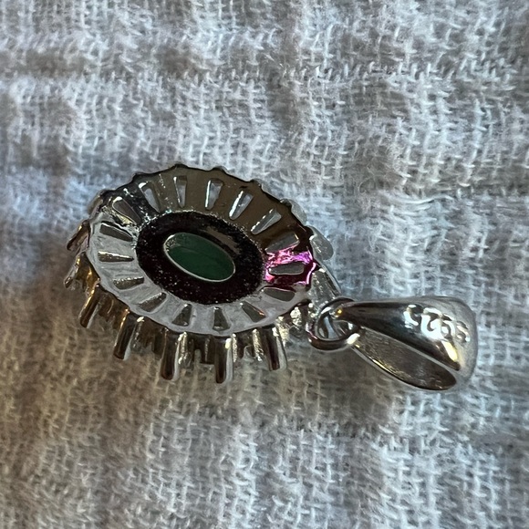 World Class 1.7 ctw Emerald Necklace - Picture 3 of 7